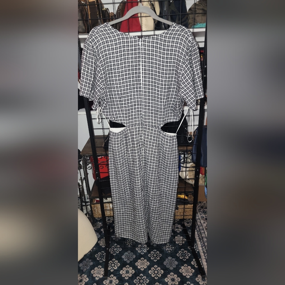 Abercrombie and Fitch Knot-front Cutout Midi Dress Size LP - Picture 5 of 5